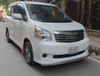 Toyota Noah X- SMART. 2013