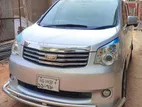 Toyota Noah X SMART KEY 2012