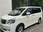 Toyota Noah X- SMART/‎Push/LPG 2011