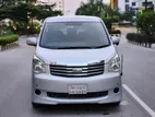 Toyota Noah X Smart Push Octane 2012
