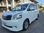 Toyota Noah X Smart Push Start 2010