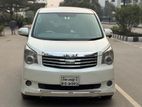 Toyota Noah X Smart Push Start 2010
