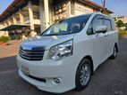 Toyota Noah X Smart Push Start 2010