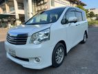 Toyota Noah X Smart Push Start 2010