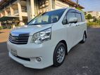 Toyota Noah X Smart Push Start 2010