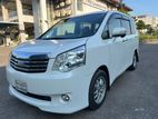 Toyota Noah X Smart Push Start 2010