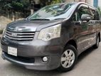 Toyota Noah X Smart. Push start. 2011