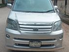 Toyota Noah . 2004