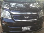 Toyota Noah . 2005