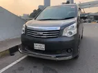 Toyota Noah ZRR70 2013
