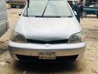 Toyota Platz . 2000