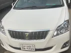 Toyota Premio . 2013