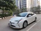 Toyota Prius . 2016