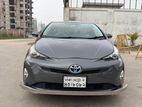 Toyota Prius . 2016