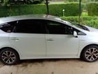 Toyota Prius Alpha 2014