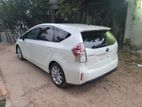 Toyota Prius Alpha 2015