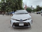 Toyota Prius Alpha 2015