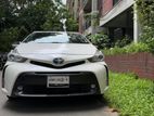 Toyota Prius Alpha 2017