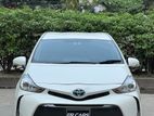 Toyota Prius Alpha G 2016