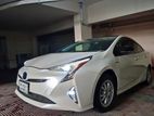 Toyota Prius S Safety Plus 2018