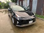 Toyota Prius S safty plus 2017