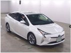 Toyota Prius s safty plus 2018