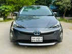 Toyota Prius s turing 2016