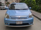 Toyota Raum 2004