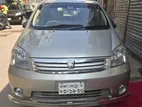 Toyota Raum 2005