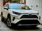 Toyota RAV4 G Sunroof / 215 2019