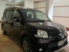 Toyota Sienta . 2011