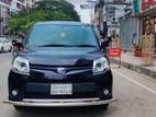 Toyota Sienta . 2012