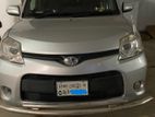 Toyota Sienta 2012