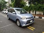 Toyota Sienta . 2013