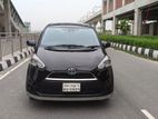 Toyota Sienta Hybrid 2015