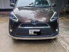 Toyota Sienta hybrid 2018