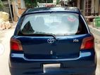 Toyota Vitz . 2000