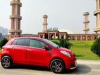Toyota Vitz . 2009