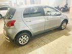 Toyota Vitz . 2009