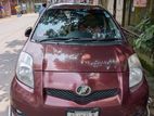 Toyota Vitz . 2010