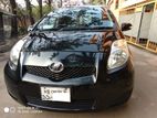 Toyota Vitz . 2010