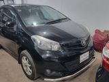 Toyota Vitz . 2011