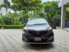 Toyota Vitz . 2011