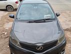Toyota Vitz . 2012