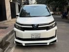 Toyota Voxy 2017