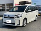 Toyota Voxy . 2019