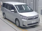 Toyota Voxy hybrid 2020