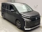 Toyota Voxy hybrid 2022