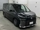 Toyota Voxy hybrid 2022