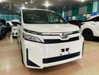 Toyota Voxy Non Hybrid, Pearl 2019